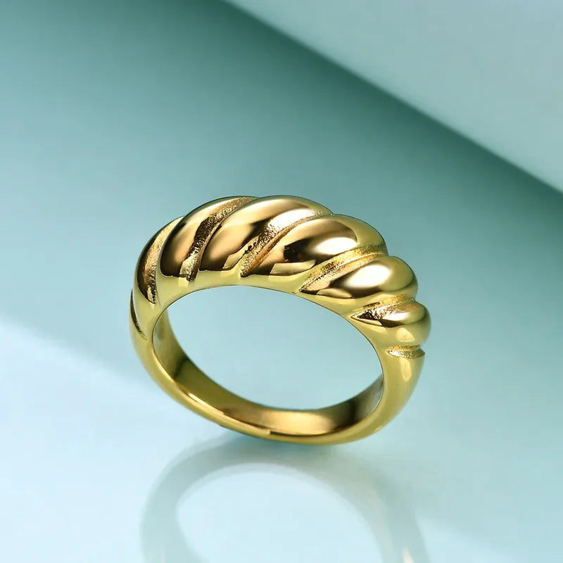 ARCH TEXTURED RING - Zaneil Luxe