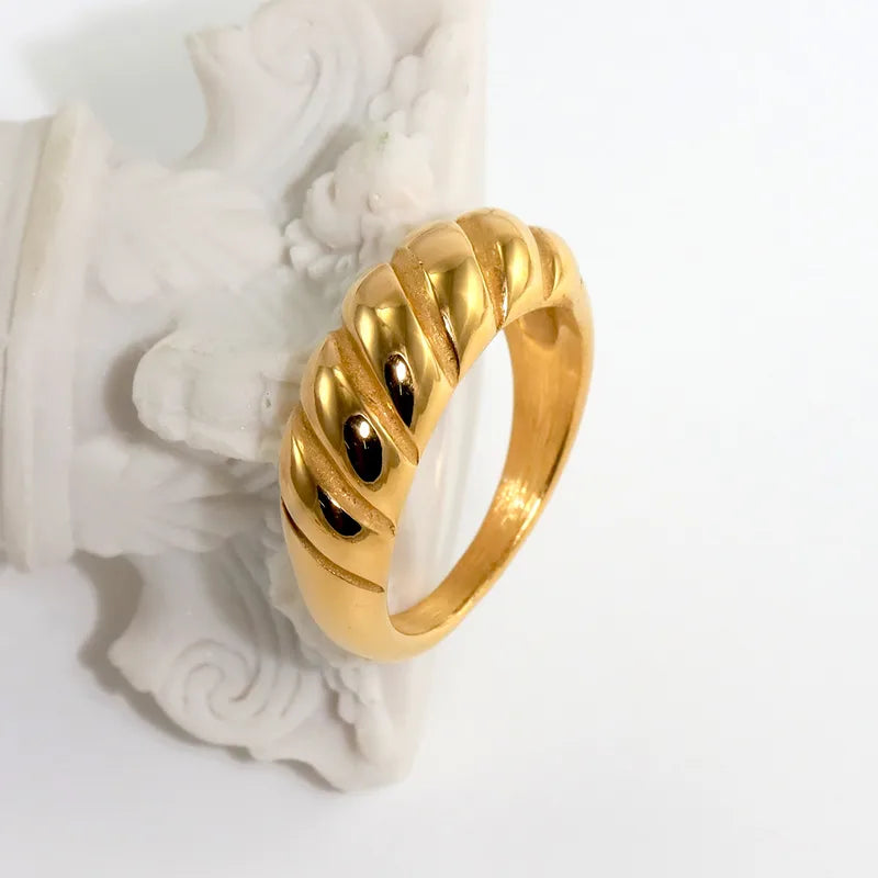 ARCH TEXTURED RING - Zaneil Luxe